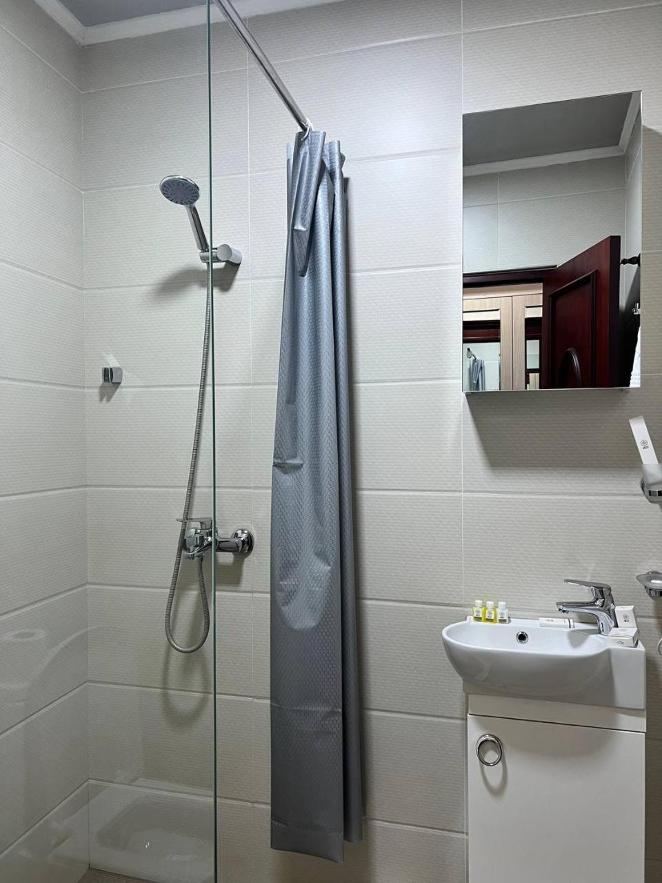 Orzu Hotel Namangan Bagian luar foto
